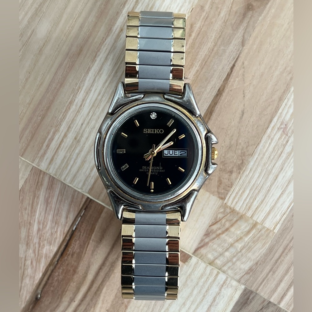 Seiko Men’s Watch Diamond Vintage Black Dial New Two Tone Stretch Bracelet Date